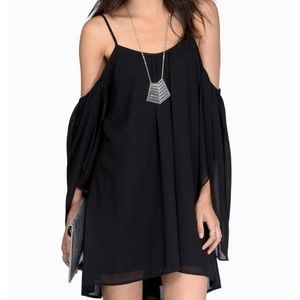 NWOT TOBI Black Weekend Getaway Cold Shoulder Low Back Day Dress